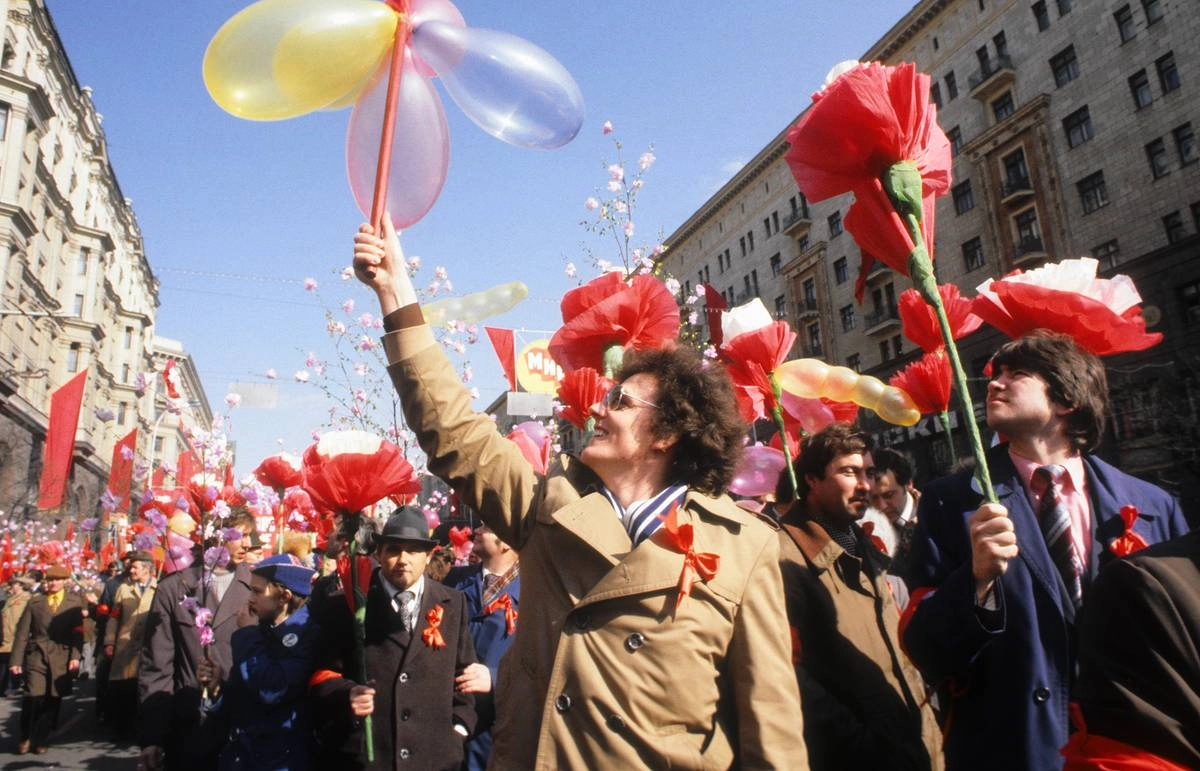 С праздником весны и труда - с 1 мая!